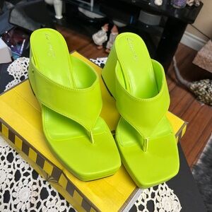 HOST PICK!! Circus by Sam Edelman Green Wedges with Striking Platform